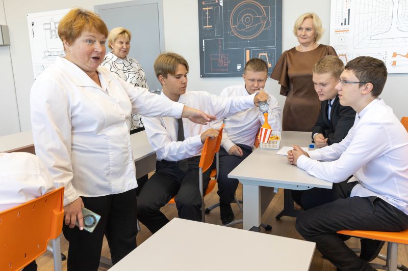 Фото - ЕВРАЗ развивает инженерные классы в школах Нижнего Тагила и Качканара